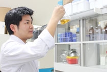 株式会社 熱帯資源植物研究所 鈴木 賢洋